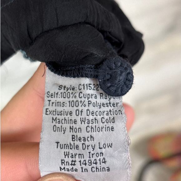 Johnny Was Women’s M Black Ezra Embroidered Floral Button-Up Cinch Waist Blouse - Picture 6 of 9